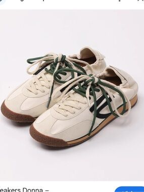 Puraai Retro Sneakers with Green Laces
